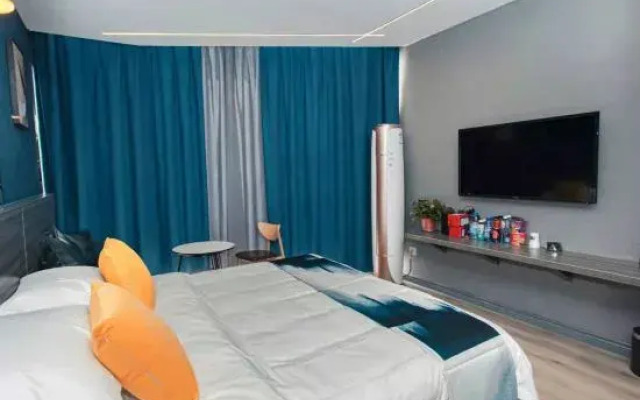Nanyang Yueke Light Hotel (Wolong Bridge)
