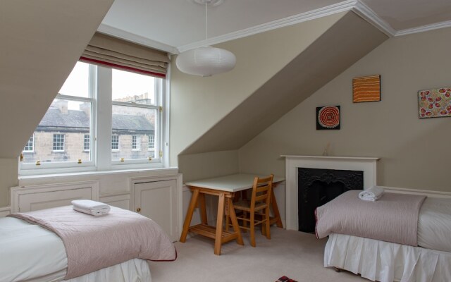 Stunning 4 Bedroom Central Edinburgh