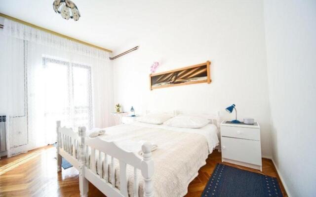 Apartments Ivan Z2 - 250m to beach