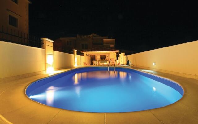 Beautiful Home in Brodarica With Wifi and 6 Bedrooms