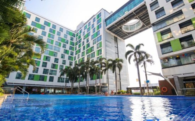 01BR Republic Plaza T3 TSN airport •Holiday Inn – Pool – Ho Chi Minh City