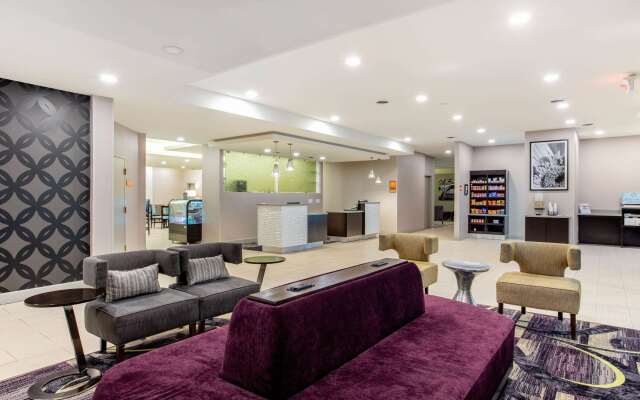 La Quinta Inn & Suites by Wyndham Indianapolis South