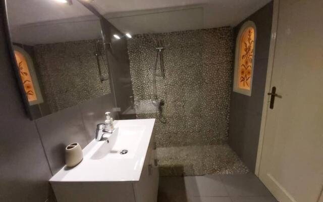 Luxury beachfront 3 bedroom apartment in Kavouri beach, Athens