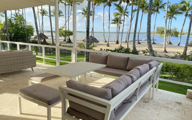 Apt w Beach Front Beach Access at Nueva Romana