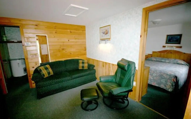 Spectacle Lake Lodge