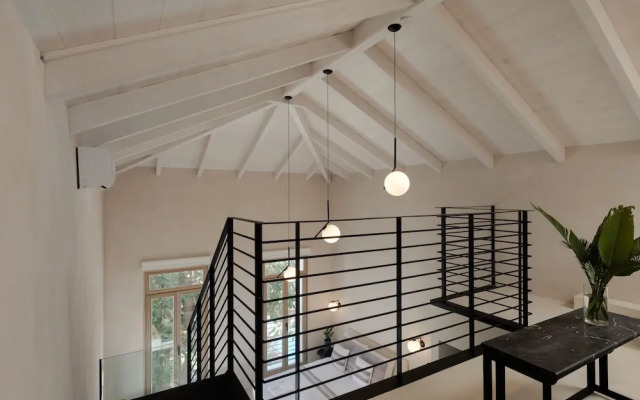 Sutor Chic Manor