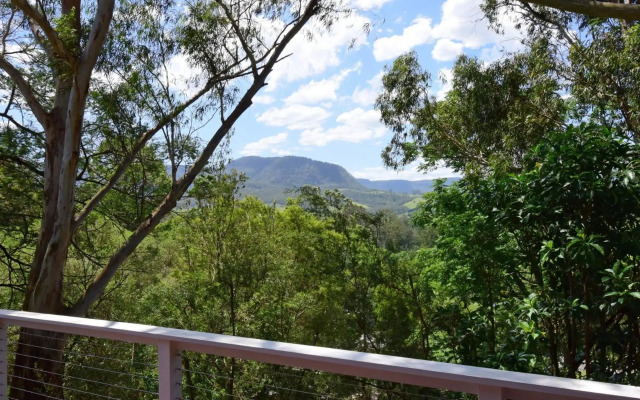 Treetops - Newly renovated, in the village!