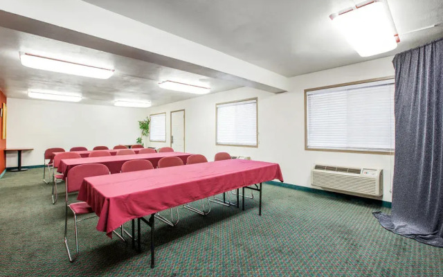 Motel 6-Fresno, CA - Yosemite Hwy