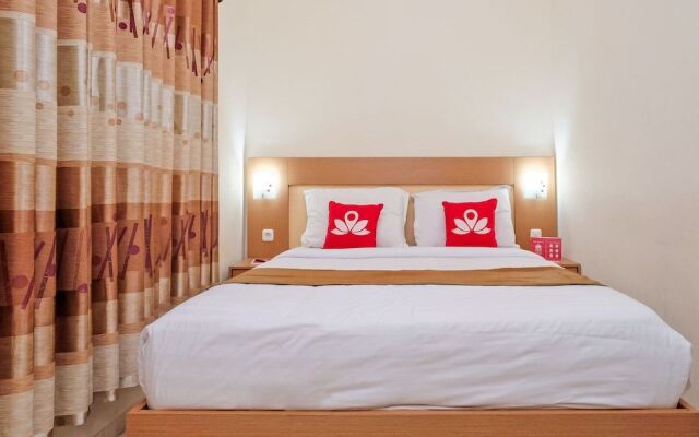 ZEN Rooms near Stasiun Kota Baru