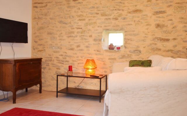 Characteristic Appartement With Swimming Pool, Completely Renovated