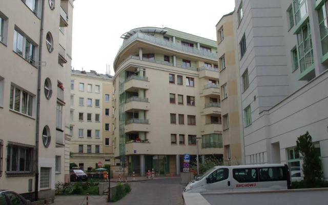 Szucha Apartment