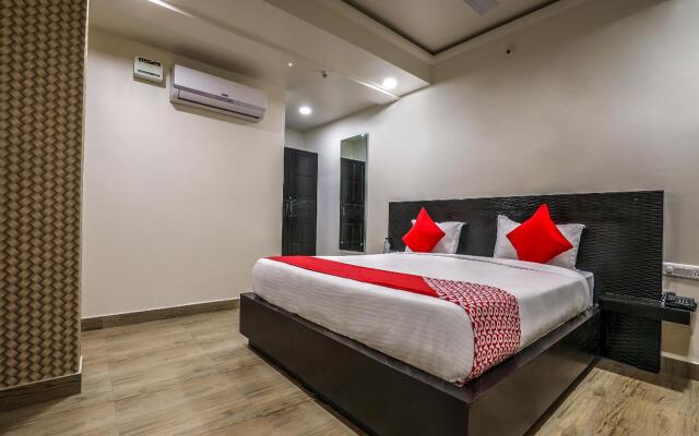 Oyo 14859 Ulavacharu Hotels