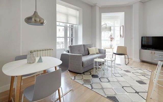 Marina Apartment by Sanserent