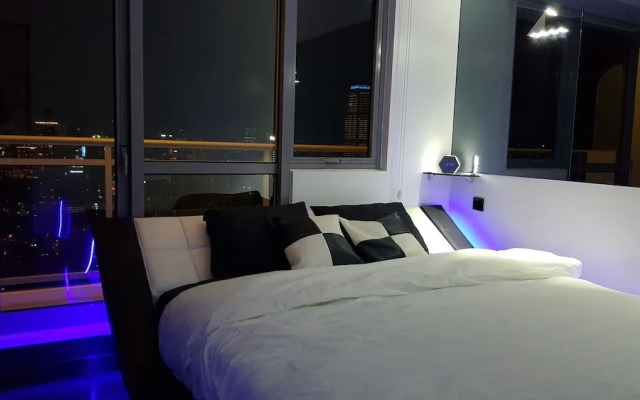 Lower Penthouse Unit in Acqua Residences