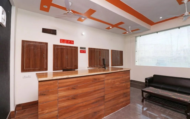 Hotel Almond Leaf By OYO Rooms