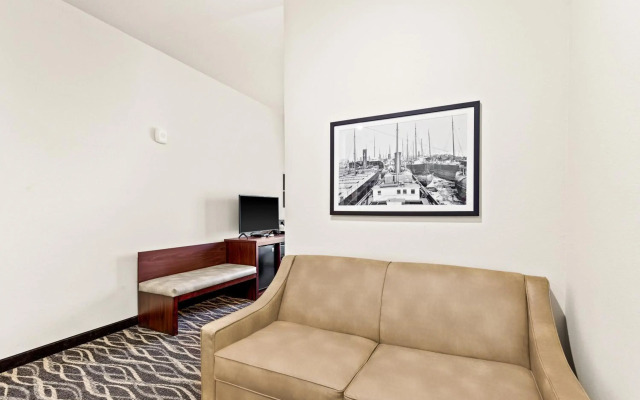 Cobblestone Hotel & Suites - Superior Duluth