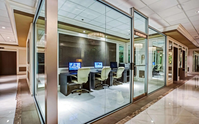 DoubleTree by Hilton Grand Hotel Biscayne Bay