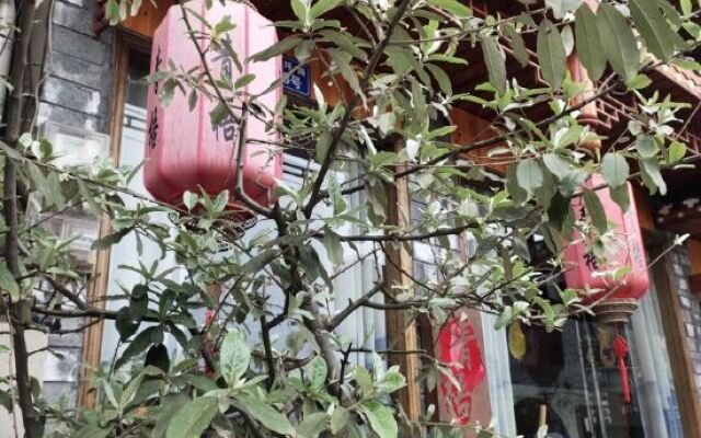 Fenghuang Qingwu river view homestay