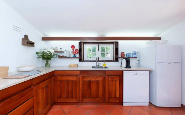 Pine Tree House in Azeit o