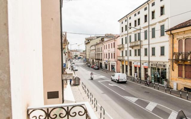 INTERO APPARTAMENTO nel cuore di VICENZA