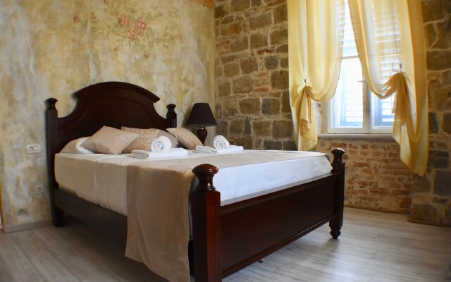 PIETRA ROSSA Luxury Rooms