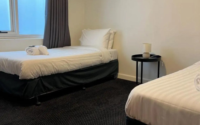 Star Bar Cafe and Hotel