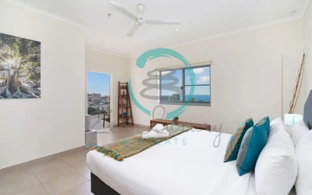Pinnacle Penthouse Escape Panoramic Views Pool