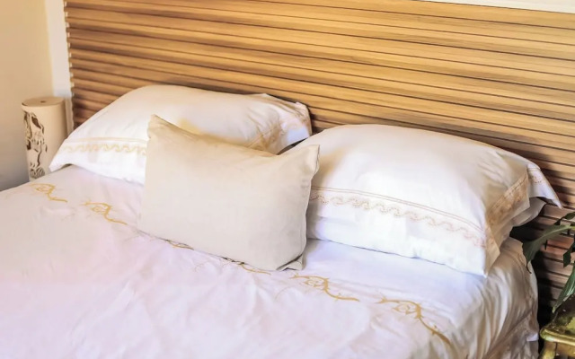 Serenity Heights Backpackers Lodge