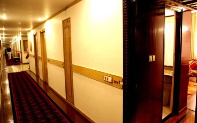Aveda Hotel Kamal