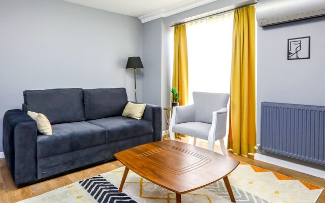 Vibrant Flat 500 m to Uskudar Ferry Station
