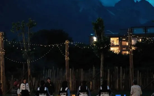 Buwan Liyu · Wild Aurora Sunrise Golden Peak Wilderness Homestay (Baisha Ancient Town Branch) – Outside – Lijiang