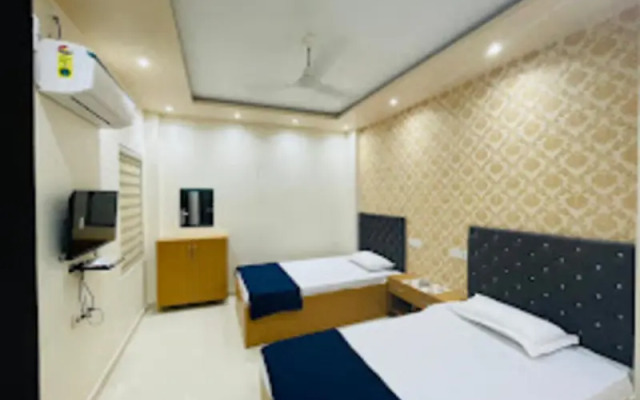 Fabhotel Us Inn