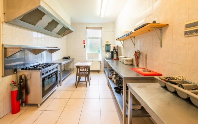 Spacious Holiday Home With 4 Tiny Houses