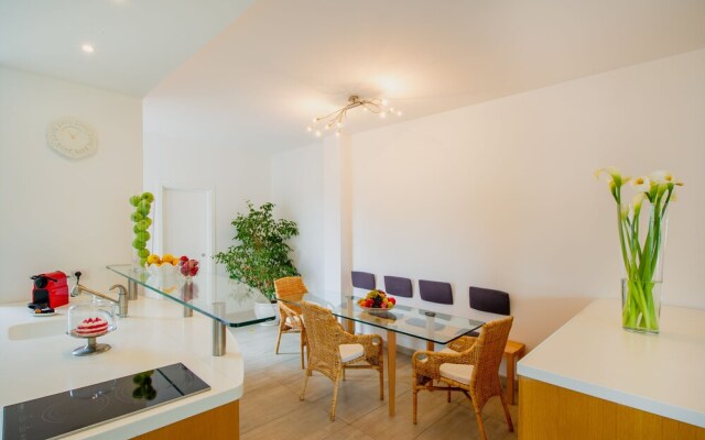 Victoria Apartment