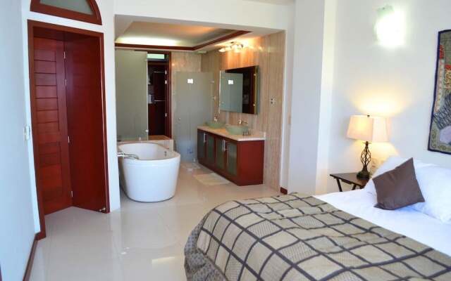 Condo Torre Diamante 305 by MDR