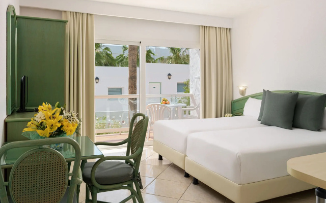 Aparthotel Esquinzo Y Monte Del Mar