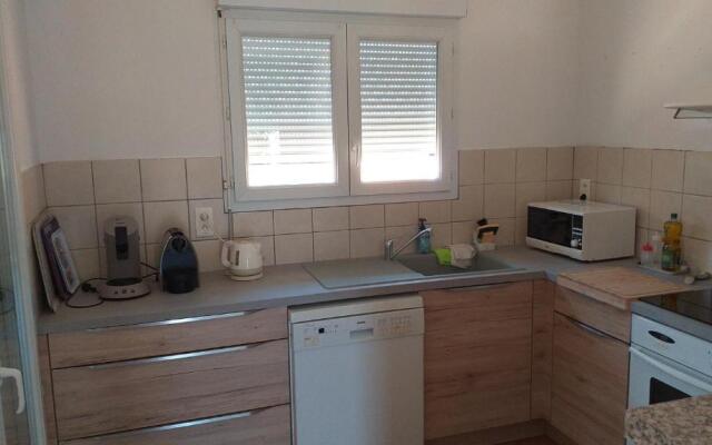 Maison T3 jardin proche remparts Aigues Mortes