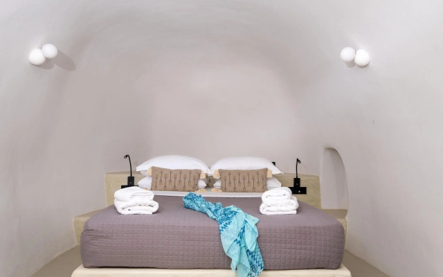 SantorOia Luxury Suites