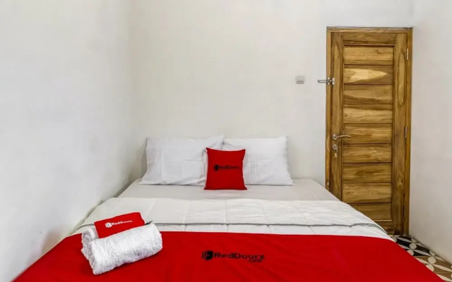 RedDoorz Hostel near Kalasan Temple