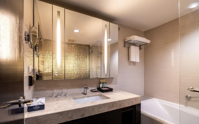 Rembrandt Hotel & Residences