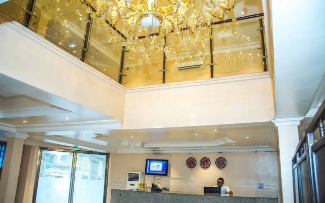 Royal Crest Hotel & Suites