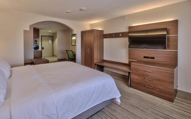 Holiday Express & Suites Portales by IHG
