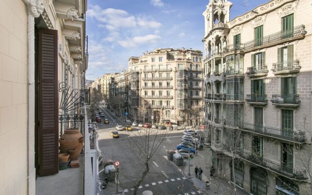 Spacious and luminous flat with balcony