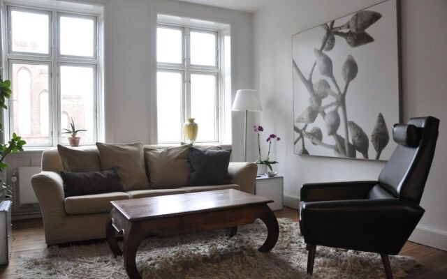 1 Bedroom Apartment near Tivoli 484 - 1