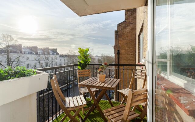 3 Bedrooms 2 Bathrooms Apartment London