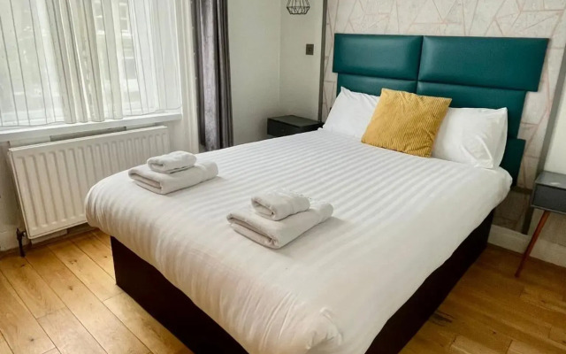 Whites Hotel