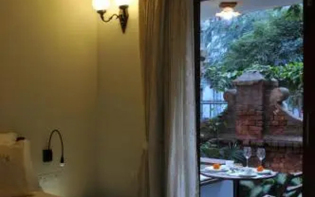 Utelia House Number 9