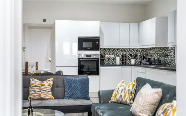 London Charm House Near Tube Station