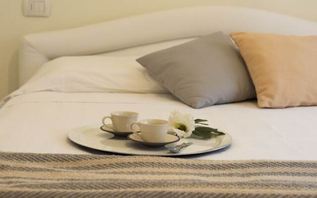 Altido Wood and White With Lake View