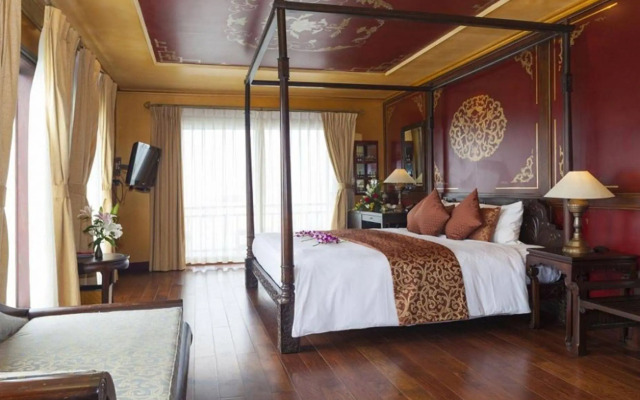Heritage Line Violet Cruise-Ha Long Bay and Lan Ha